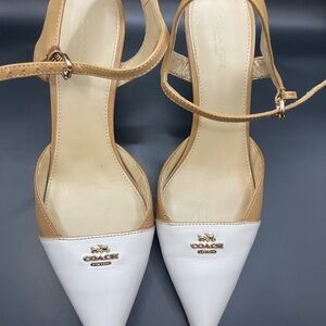 Coach Women's Tan and White Pointed Heels